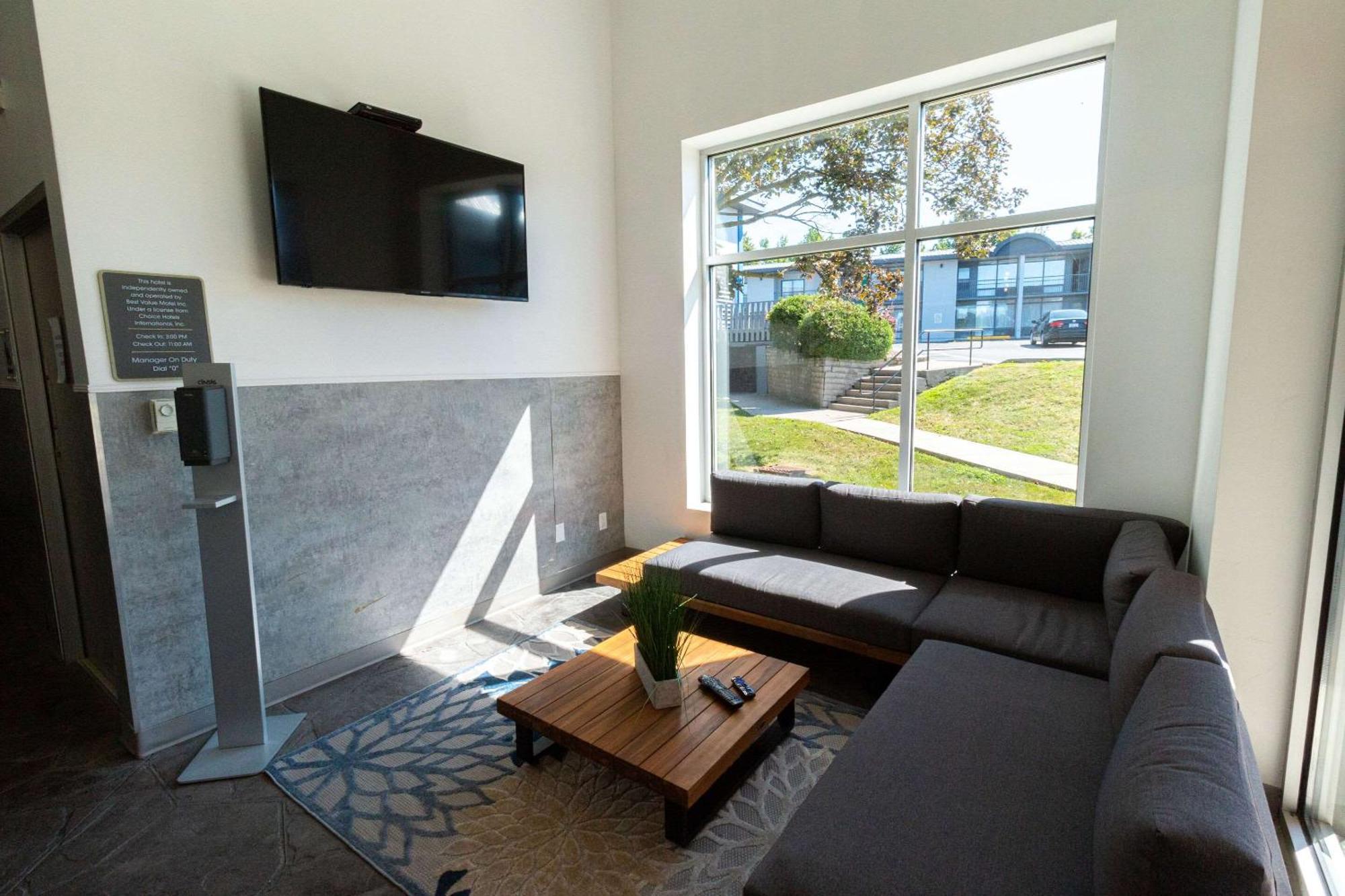 Comfort Suites Kingston Central Buitenkant foto